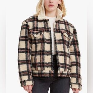 Levi’s|Ex boyfriend plaid Sherpa trucker jacket with collar•••Size medium,Cute!